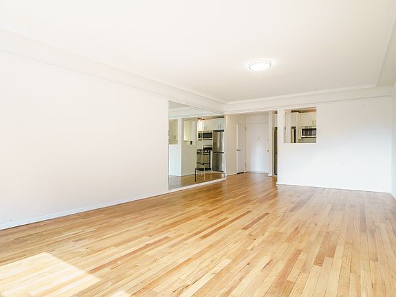 5th image of 165 Christopher St APT 6F