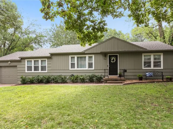 8839 Hemlock Dr, Overland Park, KS 66212