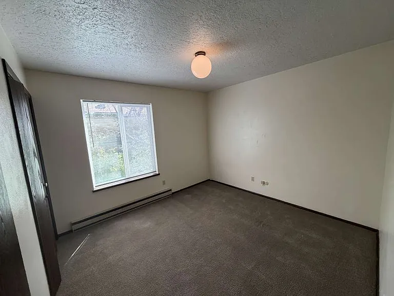 1058 N 250 W #3 — Photo 13