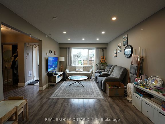 4th image of 8 Ralgreen Cres