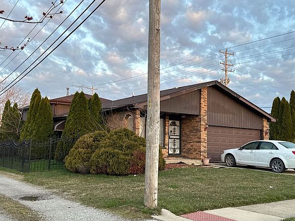 2nd image of 272 Escanaba Ave