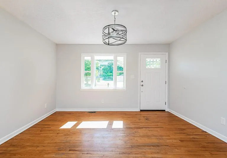 9102 Maiden Ct — Photo 4