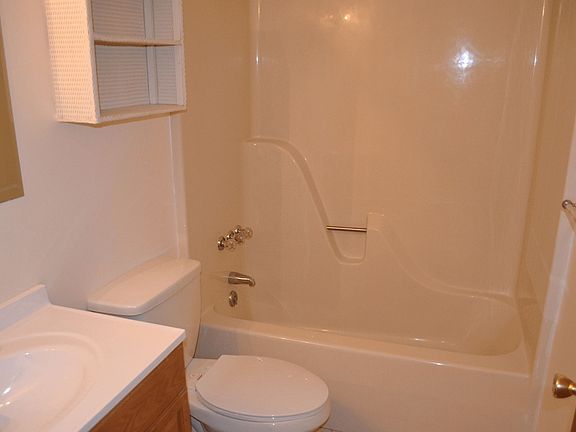 5th image of 3523A Newport Ave