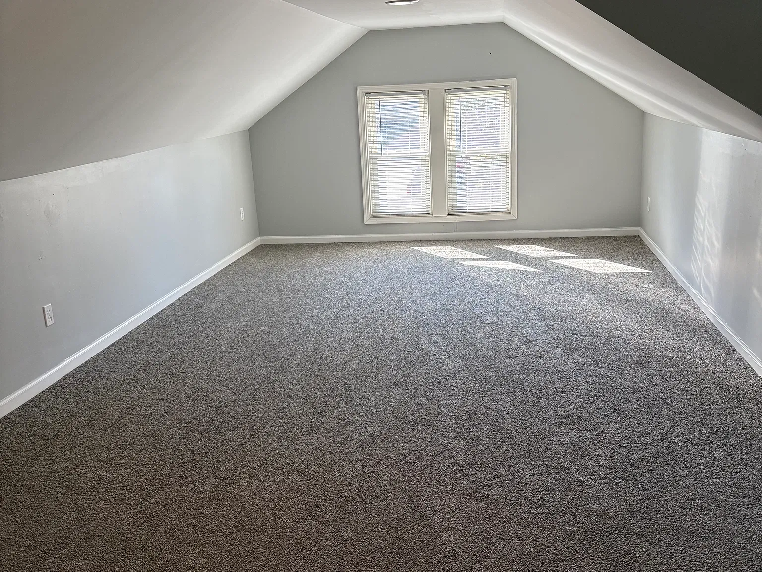 3 bed, 1.5 bath, 1084 sqft, $1,900 — Photo 4