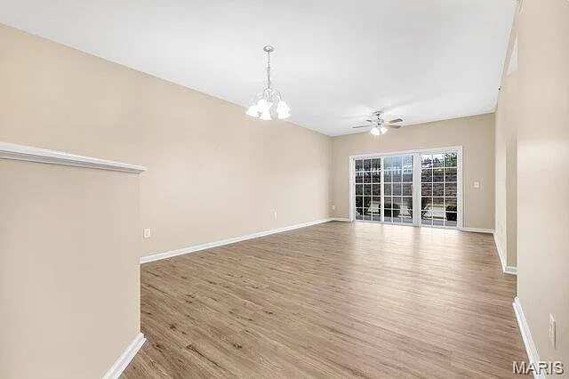 115 Saint James Ct — Photo 13