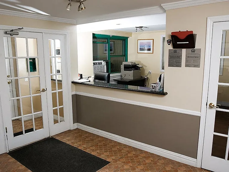 Glenwood Gardens Apartments — Photo 10