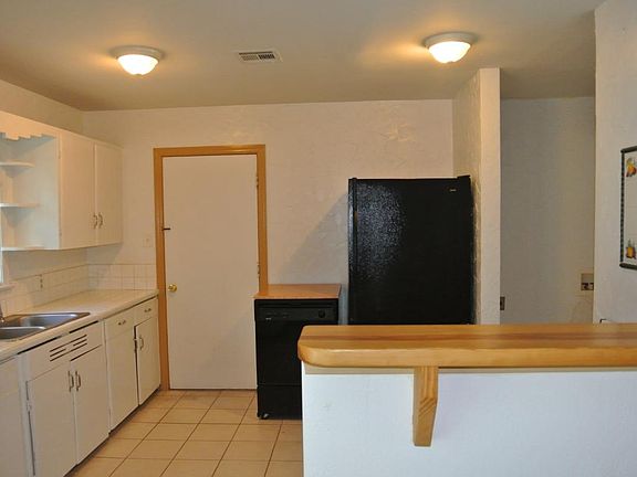 4th image of 1824 Brighton Ave