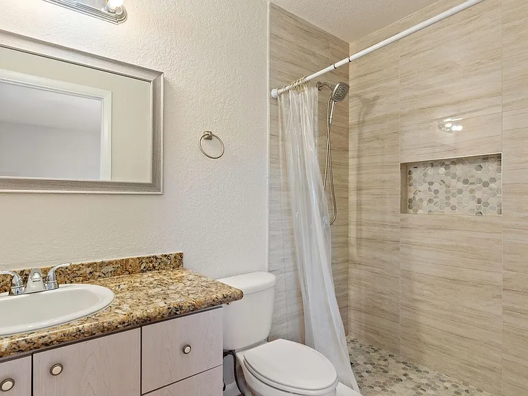 623 N L St #1 — Photo 10