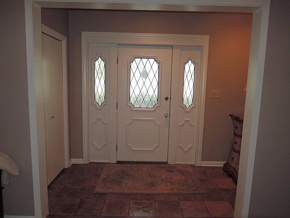 3rd image of 204 Leisure Ln