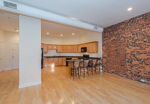 5th image of 24 Washington St Unit 204