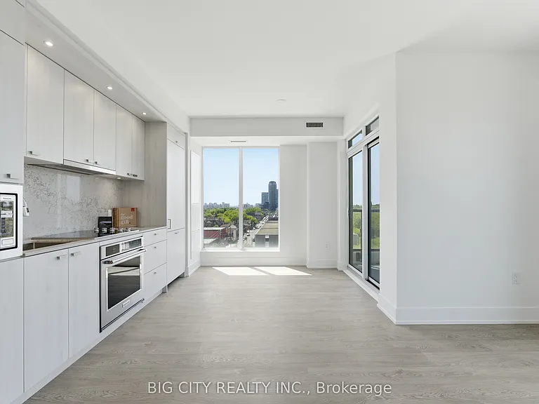 858 Dupont St #705 — Photo 1