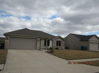 14926 Towne Gardens Dr, Huntertown, IN 46748