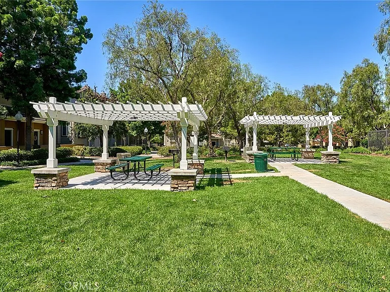 1139 Elfstrom Dr — Photo 43