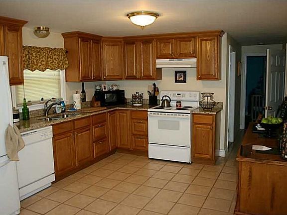 3rd image of 21 Woodland Dr