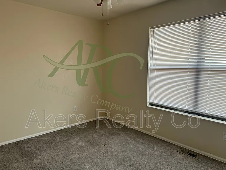 182 E Spaulding Ave — Photo 4
