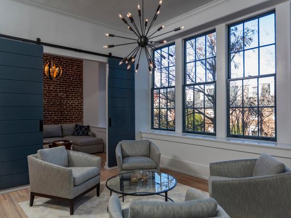 67 Legare St APT 206
