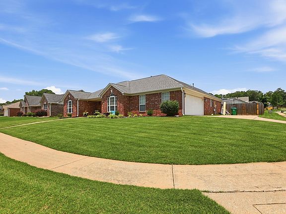 4th image of 516 Pinnacle Dr