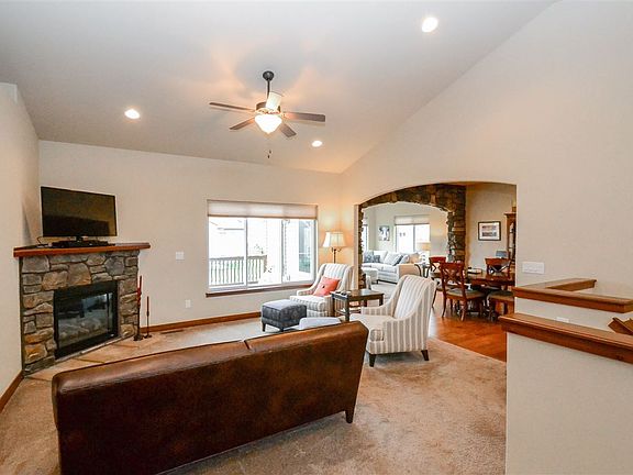 3rd image of 880 Sandpiper Ct