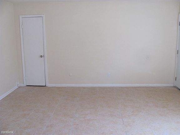 MonticelloVillage_LivingRoom
