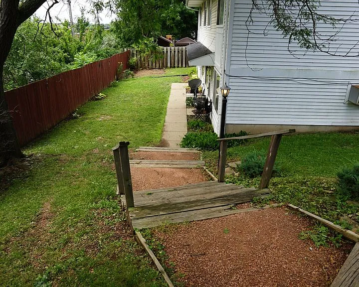 4405 Dwight Dr — Photo 2
