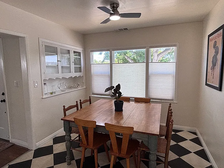 Eat-In-Kitchen/Dining Area
