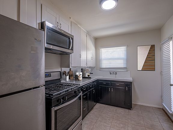 4th image of 1321 E Wilson Ave #1