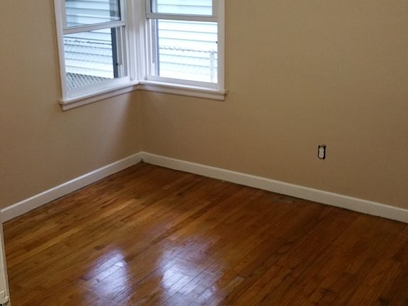 5th image of 25209 Packard St