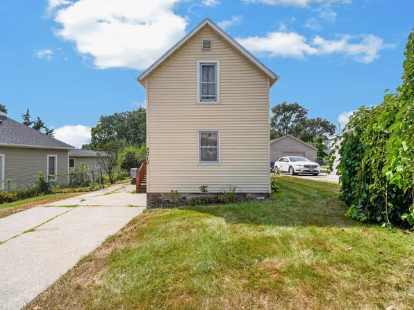 3010 3rd St, Des Moines, IA 50313