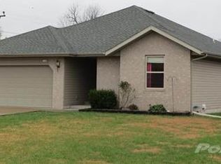 1021 N Scott Ct, Springfield, MO 65803