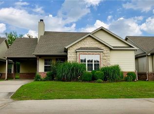 4168 N Rolling Meadows Dr, Fayetteville, AR 72703