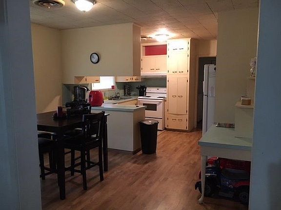 2nd image of 914 Camp St