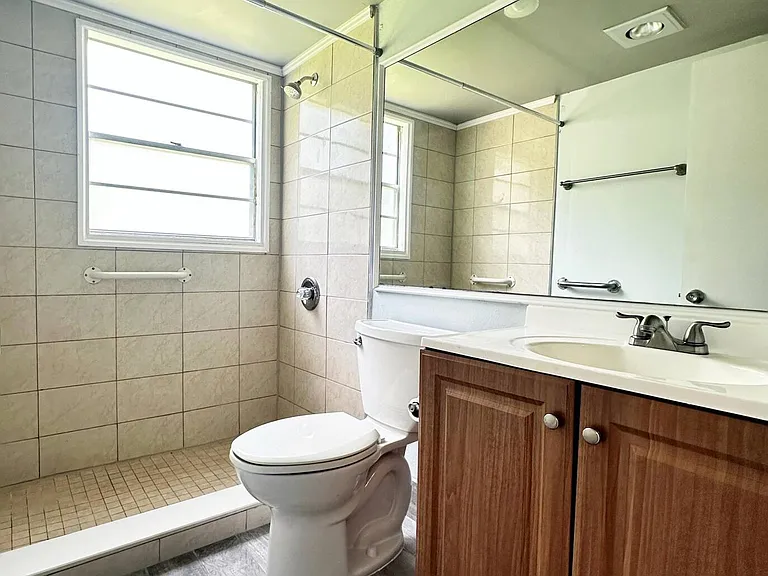 144 Mansfield Dr #D — Photo 5