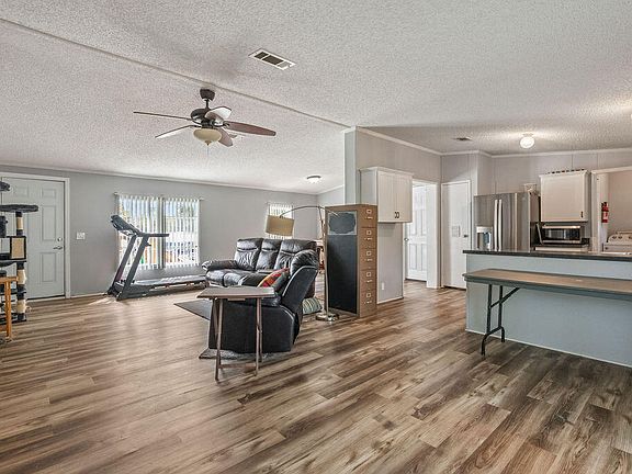 3rd image of 191 Beech St