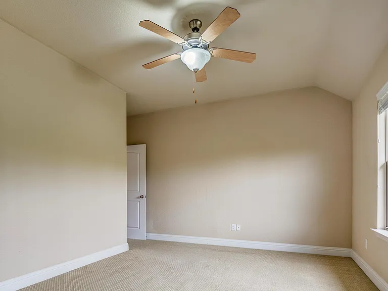 725 Rembrandt Ct — Photo 33