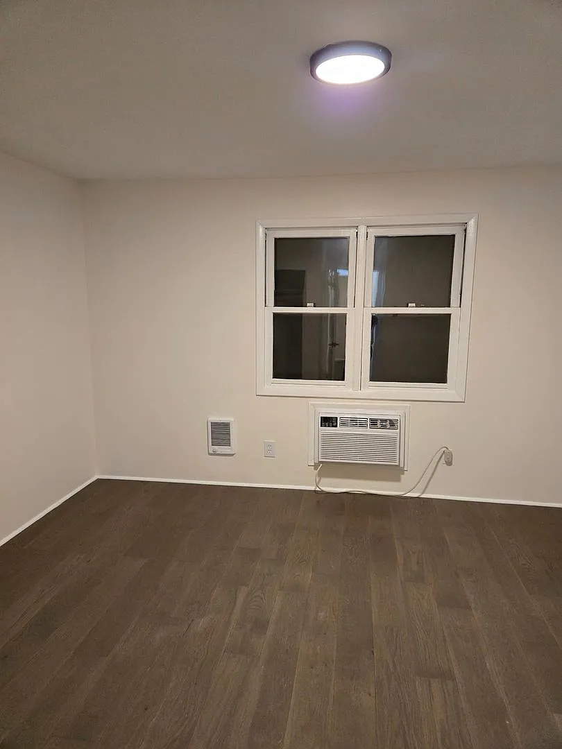 Charming 2BR Condo in Bethel — Photo 4