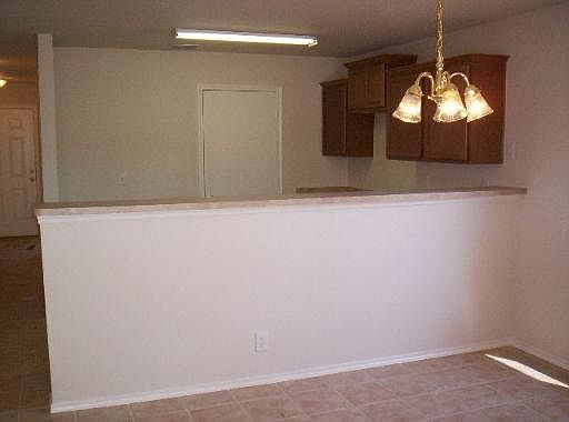 4th image of 2631 Middleground