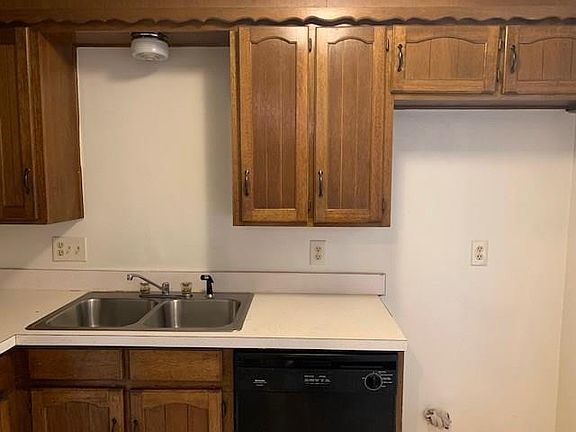 4th image of 711 Pleasant Manor Blvd