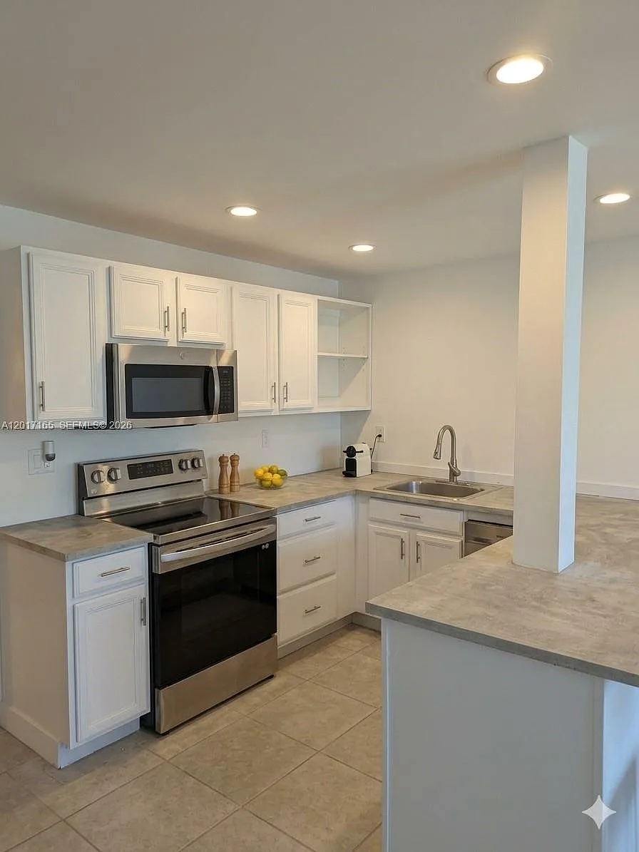Building Photo - 926 Michigan Ave #4