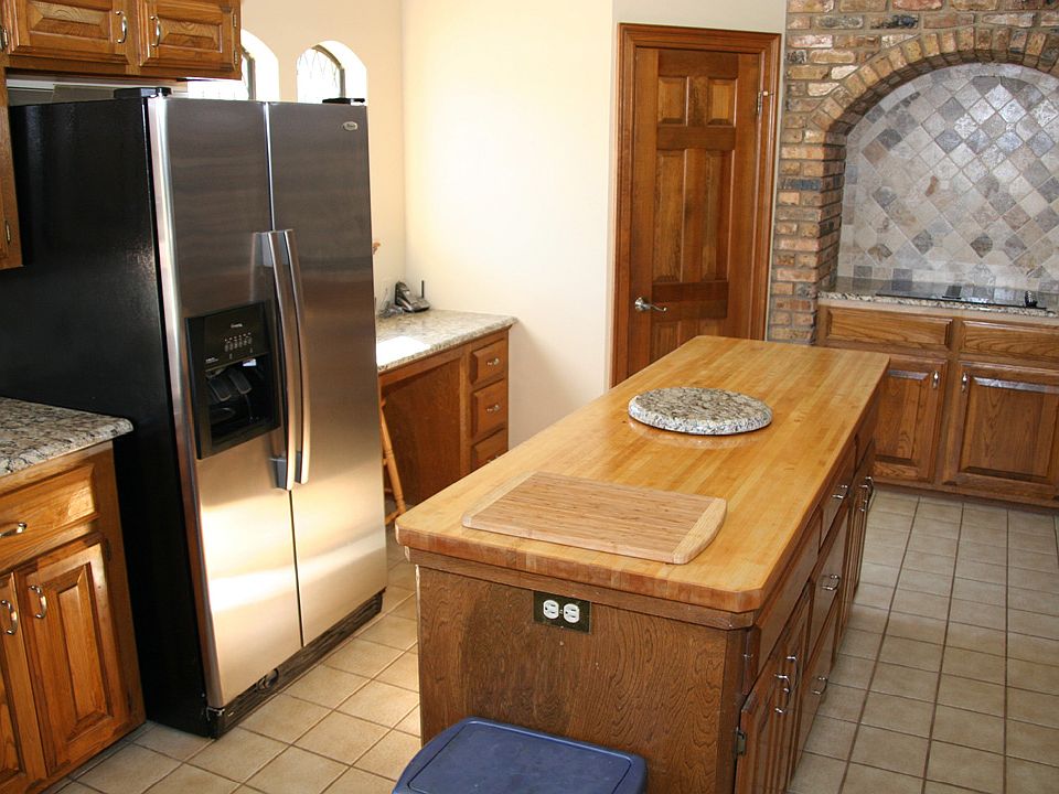 2nd image of 7006 Hollytree Cir
