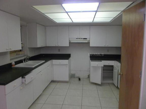 4th image of 3000 N Orange Ave