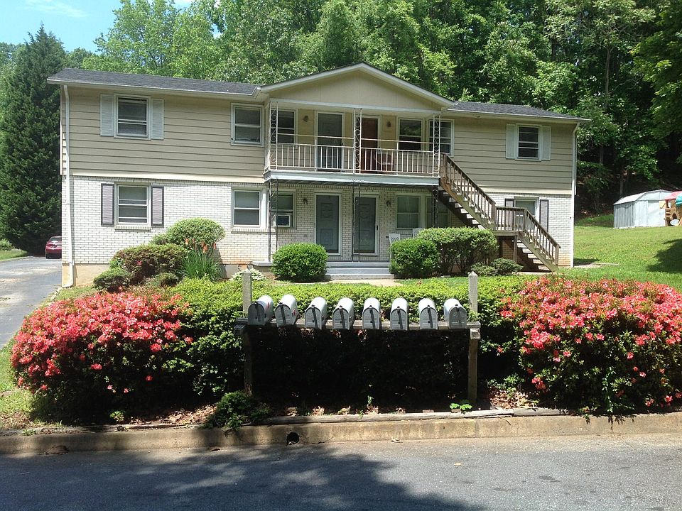2nd image of 1004 Smith Lake Rd