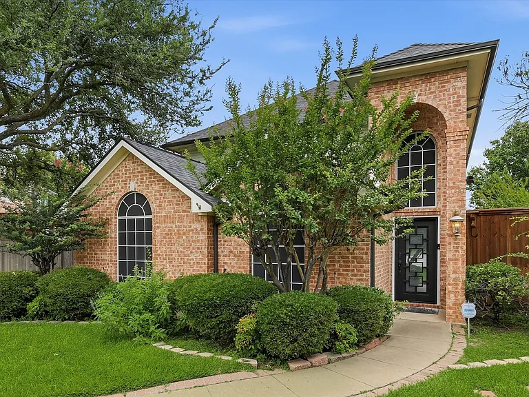 600 Raintree Cir — Photo 4
