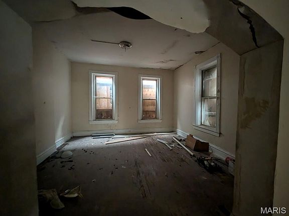 3rd image of 2806 Magnolia Ave