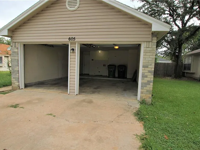 605 Elder Way — Photo 24