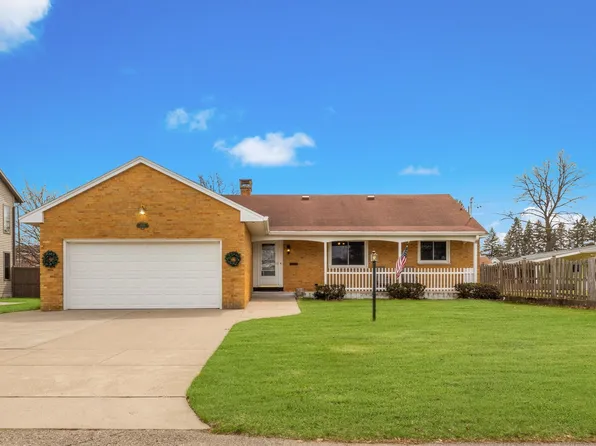 2515 17th Ave, Menominee, MI 49858