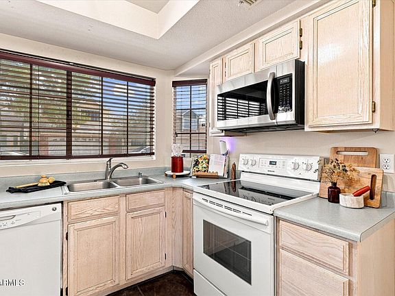 5th image of 18632 N 5TH Avenue