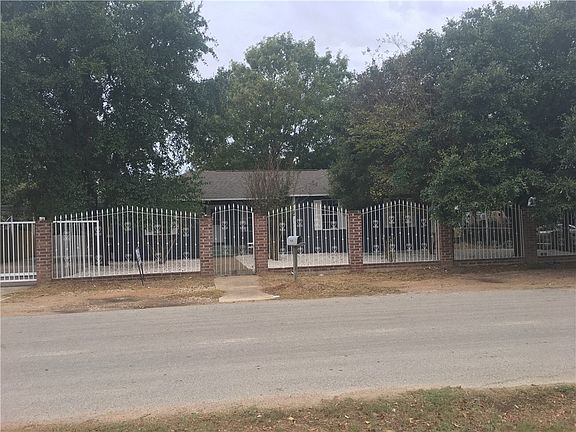 3rd image of 4504 Aristocrat Dr