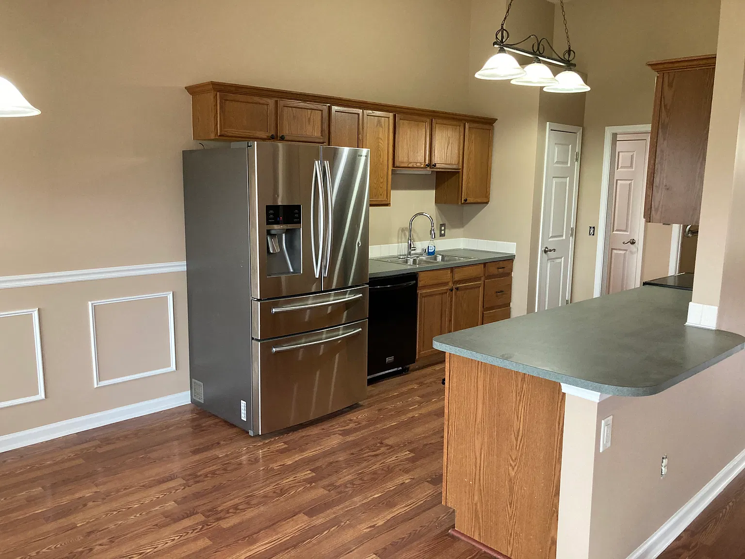 3 bed, 1900 sqft, $1,800 — Photo 3