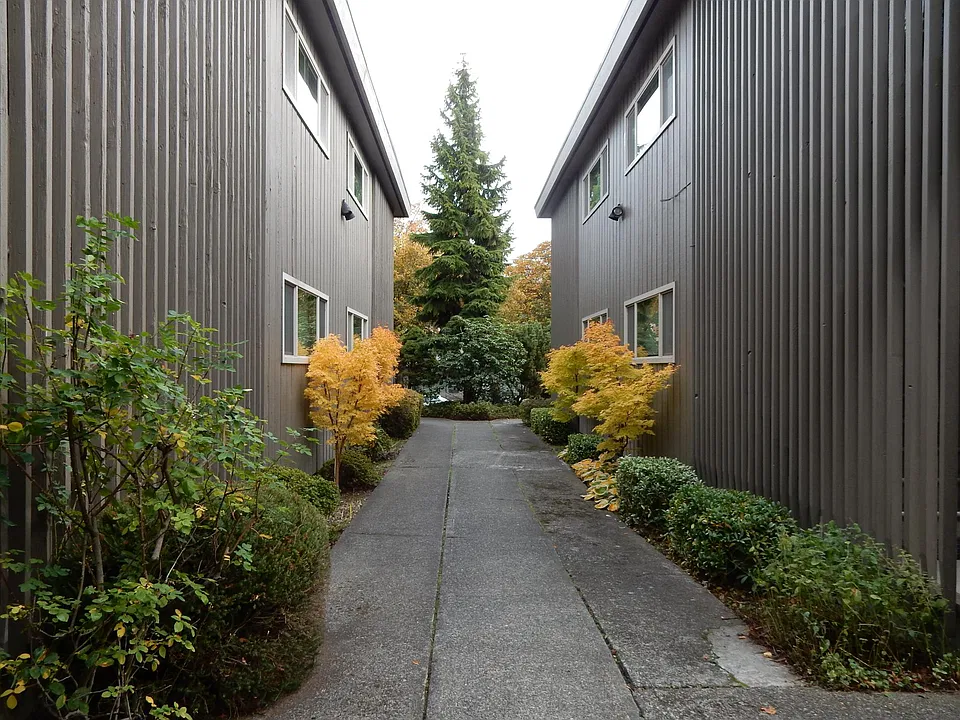 Walkway to Street