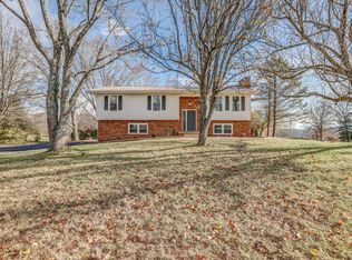 446 Old Hickory Cir, Mt Carmel, TN 37645